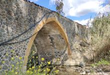 Flasou Old Bridge - River Klarios景点图片