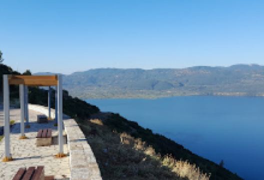 Petrochori View Point Trichonida Lake景点图片