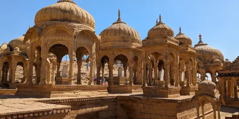 巴達巴格王族墓地