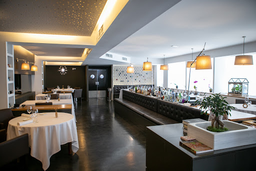 Tresmacarrons Vermut Restaurant