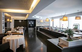 Tresmacarrons Vermut Restaurant
