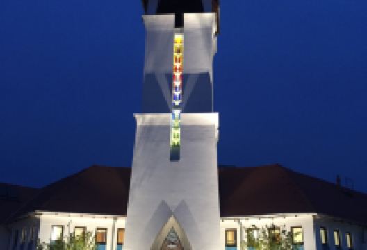 Holy Spirit Church景点图片