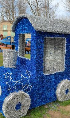 Jardin d'enfants de la Place du Général de Gaulle-普罗旺斯地区萨隆