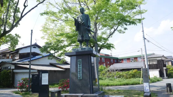 田中吉政公之像