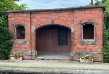 Hadlow Road Station景点图片