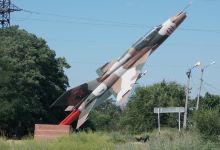 Monument Smaolet MIG-21UM景点图片