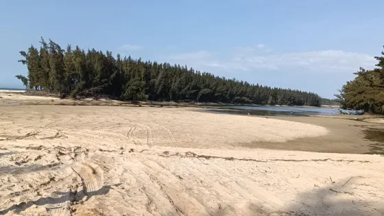 南華河灘