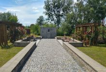 Monument to Frederic Chopin in Brochow景点图片