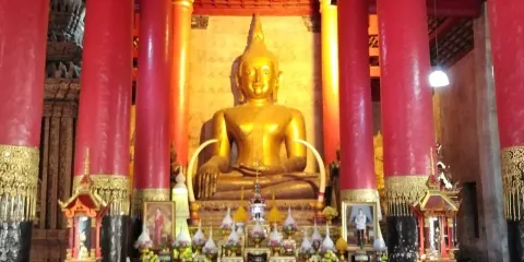 Wat Phra That Chang Kham Worawihan
