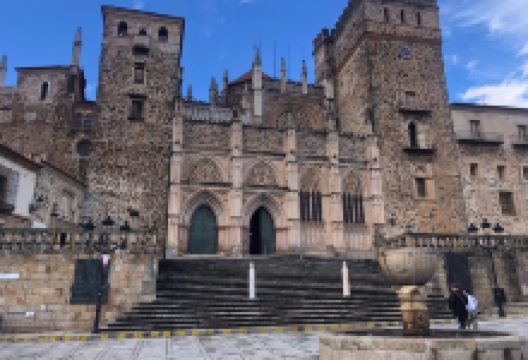 王家瓜达露佩圣母修道院景点图片