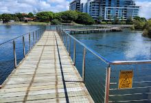 Broadbeach river boardwalk景点图片