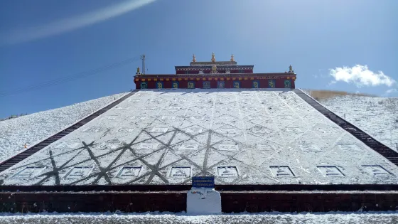 喇日寺曬佛台