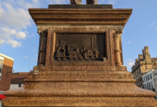 Joseph Pease Statue景点图片