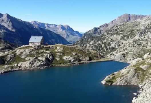 Ibones de Bachimana景点图片