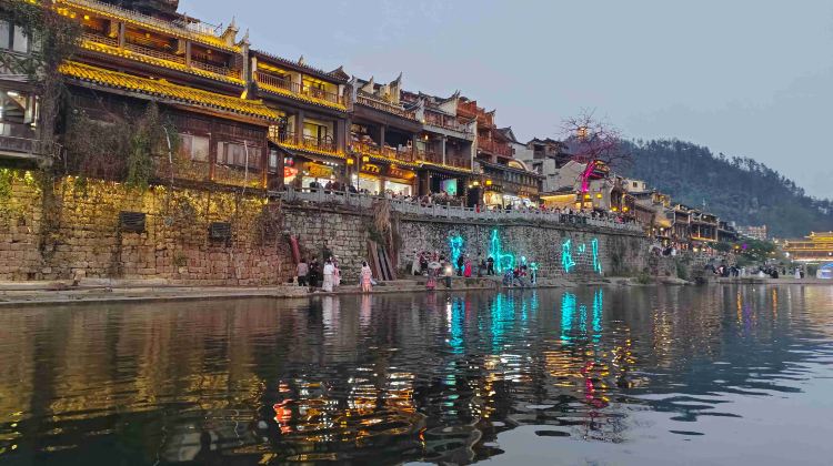 Zhangjiajie + Fenghuang Ancient Town + Zhangjiajie National Forest Park + Tianmen Mountain National Forest Park