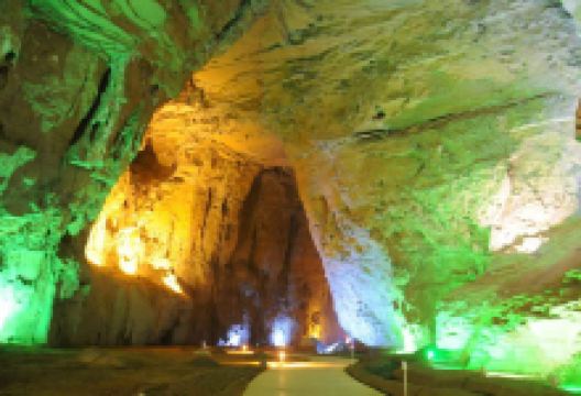 香山溶洞景点图片