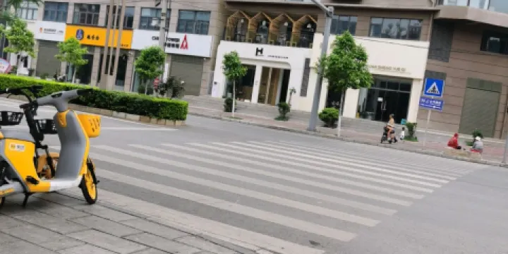 中國鐵塔充電站（駝峯路）