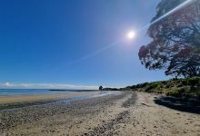 Patons Rock Sea and Beach View景点图片