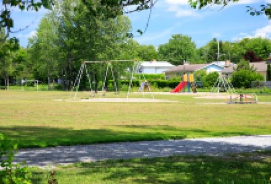 Cantley Village Playground景点图片
