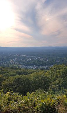 Mount Tom State Reservation-霍利奥克