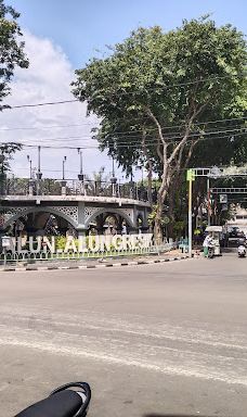 Alun-Alun Gresik-锦石县