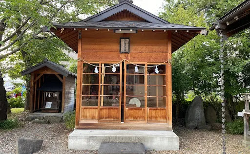 胸肩神社
