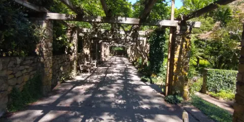 Cross Estate Gardens