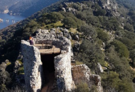 Castillo de Monfague景点图片