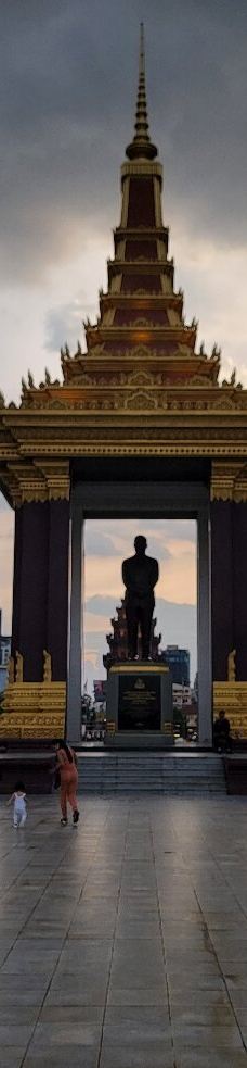 西哈努克铜像纪念堂-金边