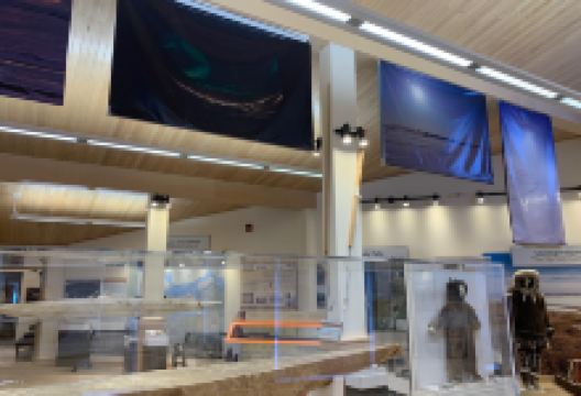 Kugluktuk Visitors Centre (Ulu Building)景点图片