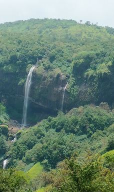 Baba Waterfalls-辛杜杜尔格县