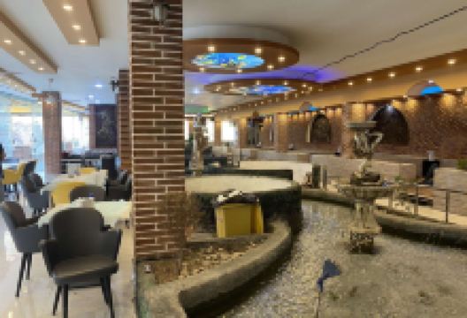 Bekhal Waterfalls景点图片