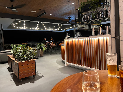 Green Fields Bar + Restaurant餐厅图片