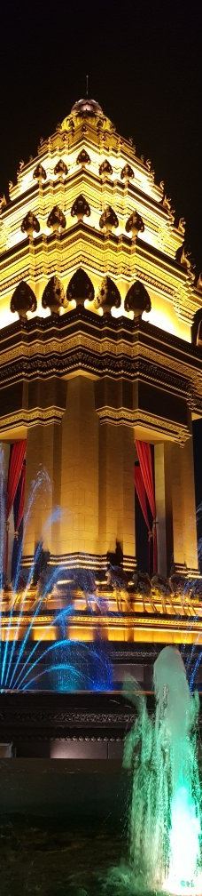 西哈努克铜像纪念堂-金边