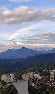 Monumento a los Colonizadores-马尼萨莱斯