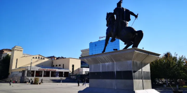 Skanderbeg statue