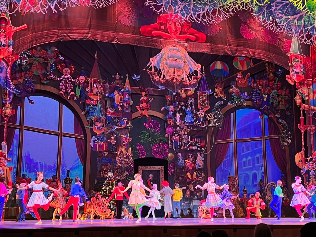 莫斯科克里姆林宫大剧院游玩攻略-克里姆林宫大剧院 门票多少钱/价格表-团购票价预定优惠-景点地址在哪里/图片介绍/参观预约/旅游游览顺序攻略及注意事项/营业时间-【携程攻略】