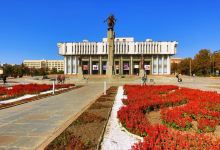 Manas Statue景点图片