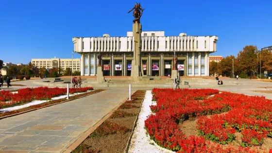 Manas Statue