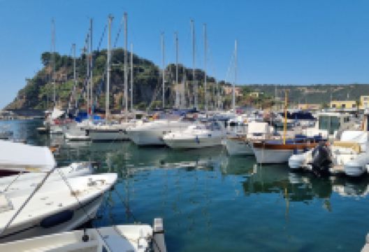 Chiaiolella景点图片