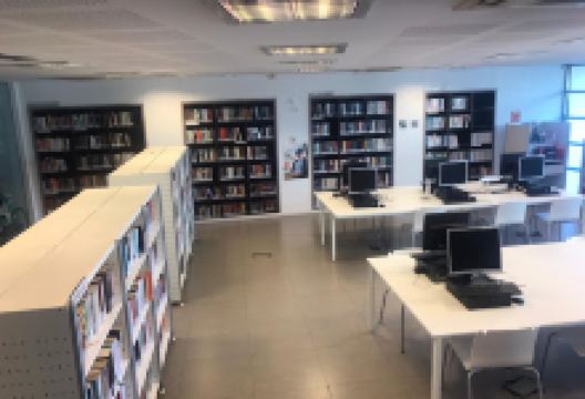 Biblioteca Pública d'Anglès Joaquim Bauxell景点图片