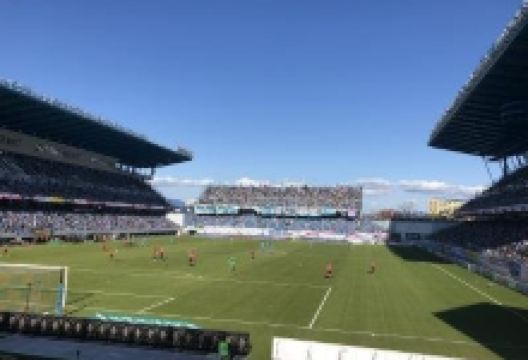 站前不动产体育场景点图片