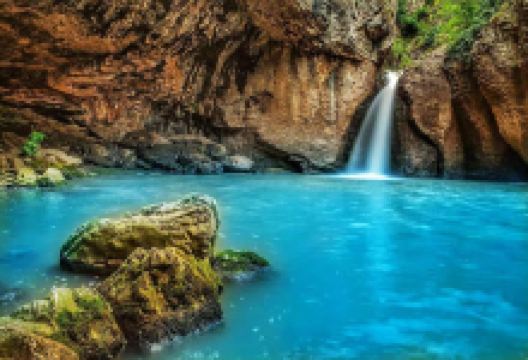Emen Waterfall景点图片