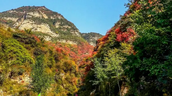 平定紅巖嶺玉皇洞自然風景區