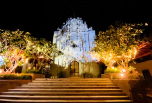 La Sagrada Familia Parish Church景点图片