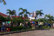 Lembu Suro Statue景点图片