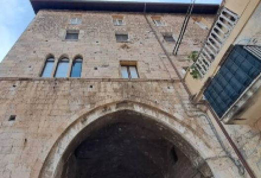 Domus Gotica di Piazza Cancelli景点图片