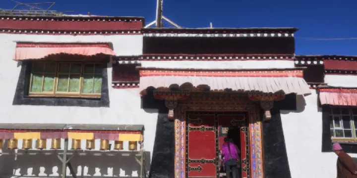 西藏日喀則市定日縣曲洛鄉貢達普寺