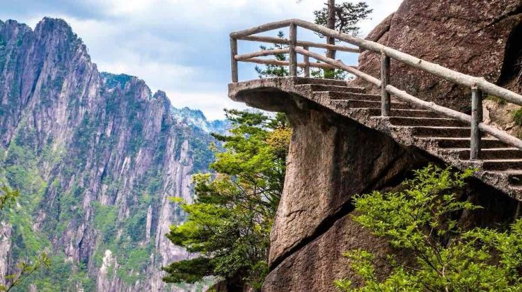 3D2N · Group Tours · One Trip, Two Highlights: Huangshan Scenic Area + Hongcun Village - Dual World Heritage & 5A Attractions