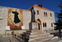 Saint Charbel Tomb景点图片